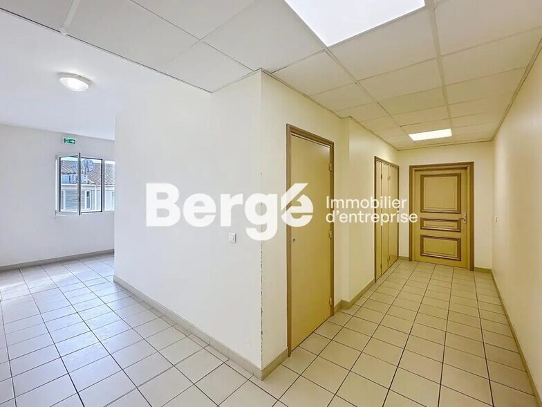 Bureau dans Mougins à louer - Photo de l’immeuble – Image 1 sur 5