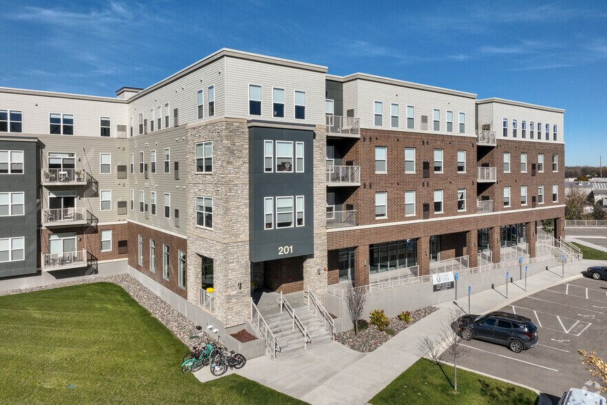 201 El Dorado Dr, Jordan, MN à louer - Photo de l’immeuble – Image 2 sur 40