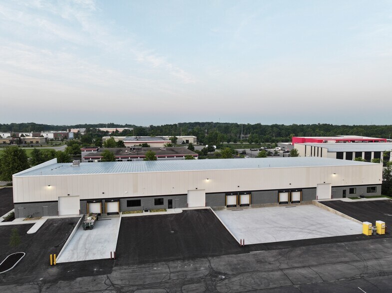 10890 Bennett Pkwy ext, Zionsville, IN à louer - Photo de l’immeuble – Image 2 sur 2