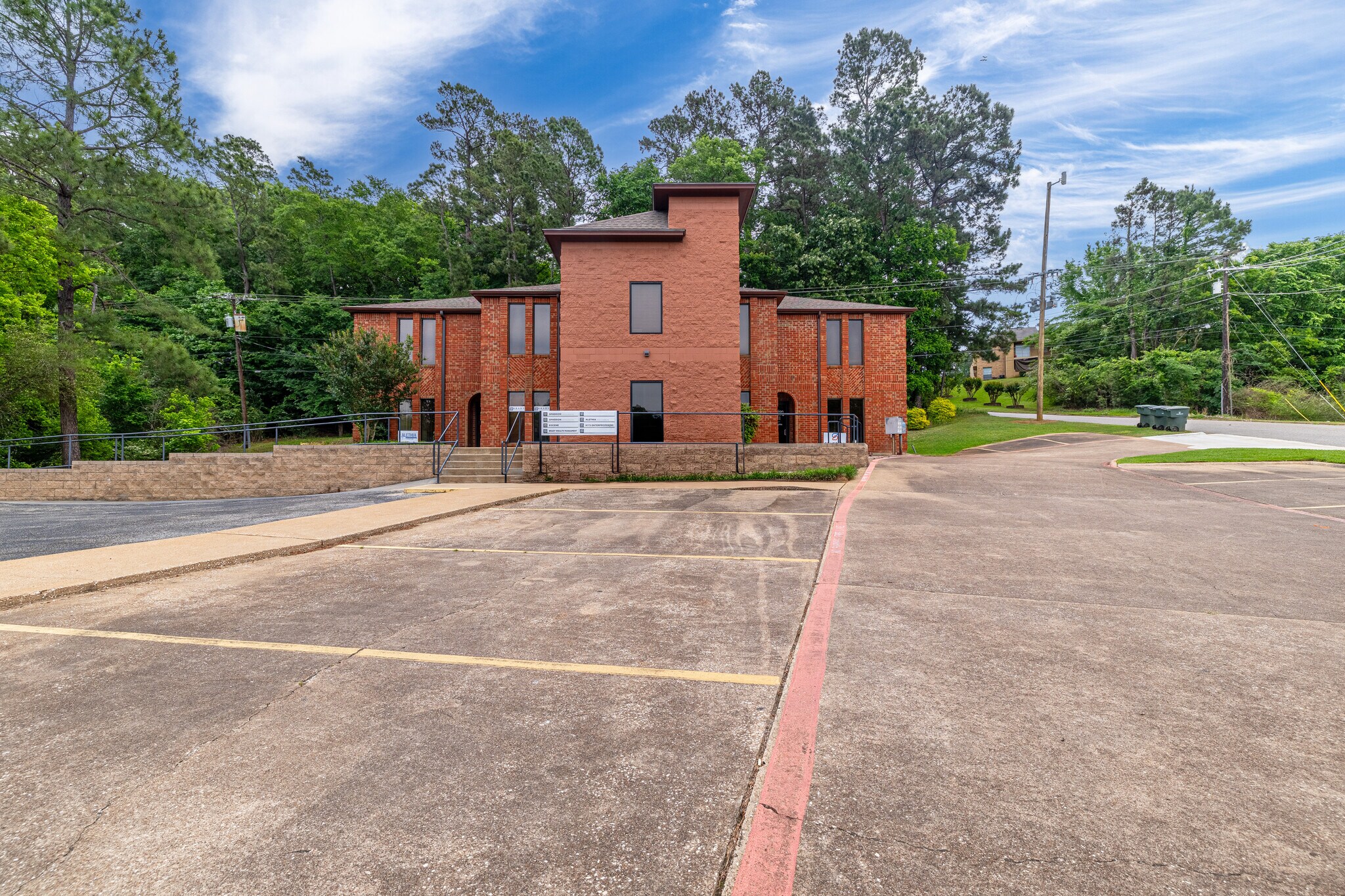 818 N University Dr, Nacogdoches, TX à louer Photo principale– Image 1 sur 15