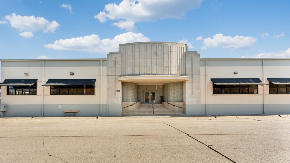 1901-1923 Windsor Pl, Fort Worth, TX à louer - Photo de l’immeuble – Image 1 sur 43