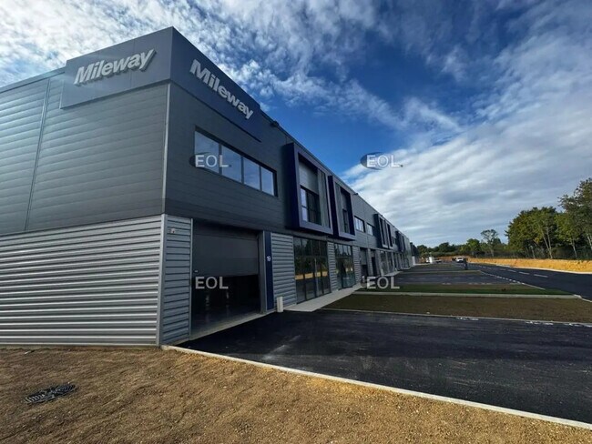 Plus de détails pour Local d'activités à louer