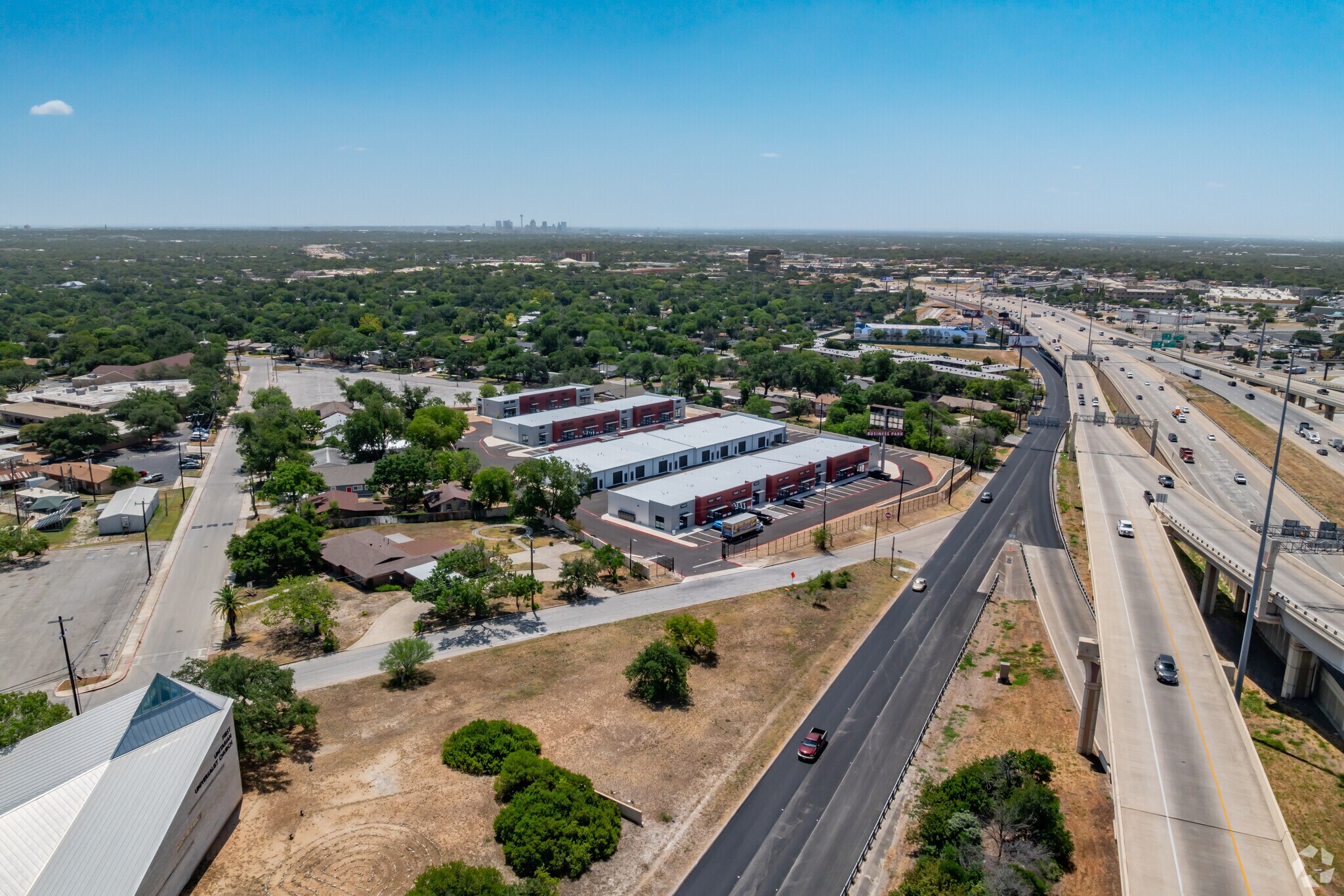 7001 W. I-10, San Antonio, TX à louer Photo de l’immeuble– Image 1 sur 31
