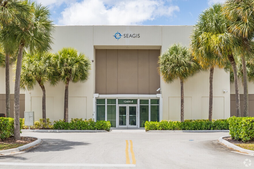 12400 SW 134th Ct, Miami, FL à louer - Photo de l’immeuble – Image 2 sur 8
