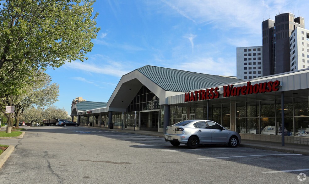 11530 Rockville Pike, Rockville, MD à louer - Photo de l’immeuble – Image 3 sur 6
