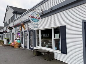 537 Main St, Harwich Port, MA à louer Photo intérieure– Image 2 sur 6