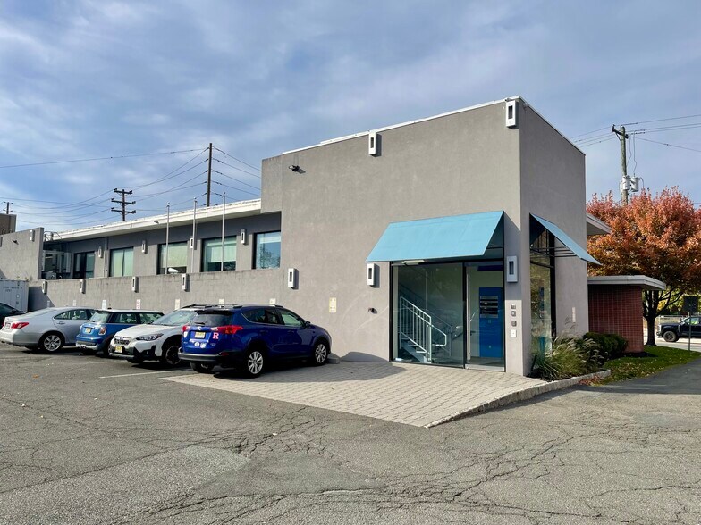 18-00 Fair Lawn Ave, Fair Lawn, NJ à louer - Photo de l’immeuble – Image 3 sur 24