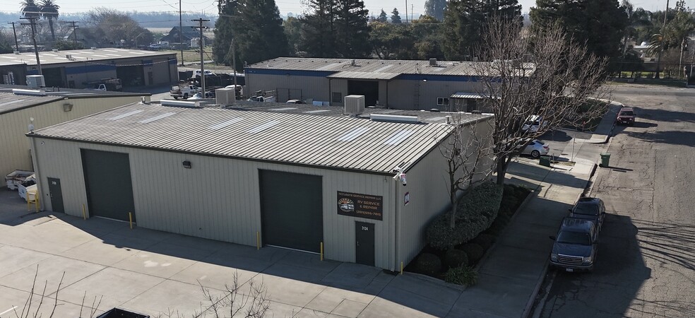 3124 Commerce way, Turlock, CA à louer - Photo principale – Image 1 sur 1