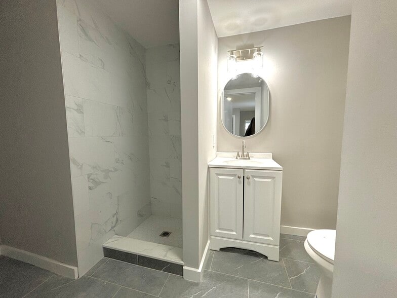 63 Derby Ave, Derby, CT à vendre - Photo intérieure – Image 3 sur 18