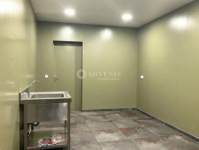 Local commercial dans Bourges à vendre - Photo de l’immeuble – Image 3 sur 3