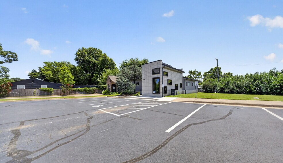 3326 E 27th Pl S, Tulsa, OK à louer - Photo de l’immeuble – Image 2 sur 31