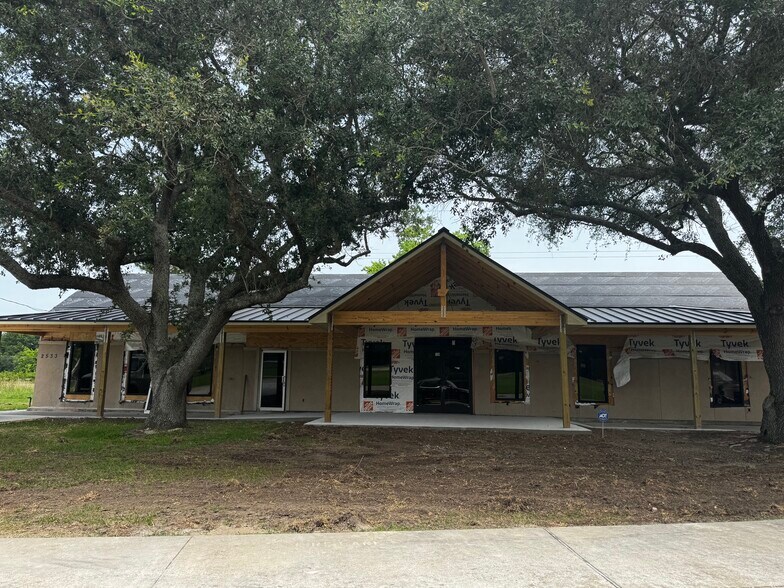 2533 Roy Rd, Pearland, TX à louer - Photo de l’immeuble – Image 1 sur 18