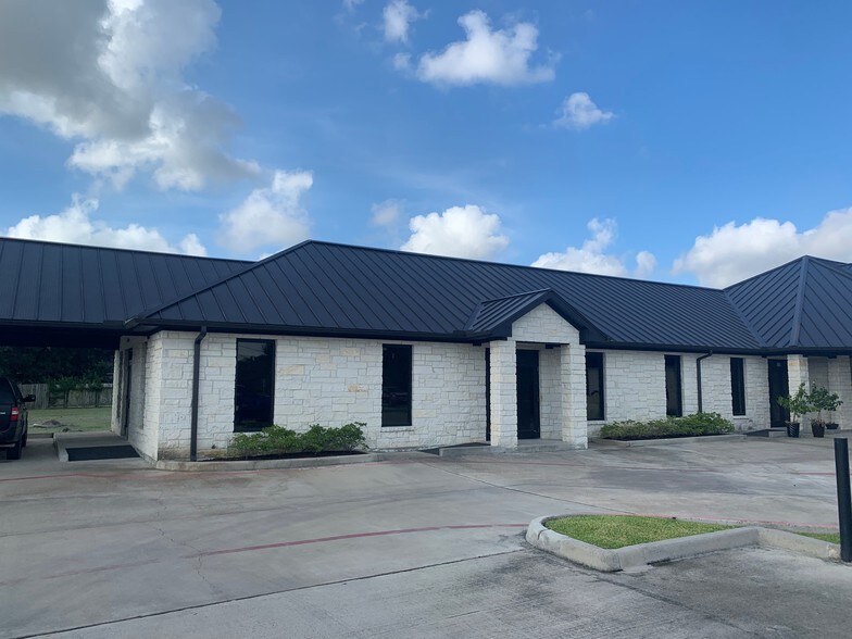 2307 W Baker Rd, Baytown, TX à louer - Photo de l’immeuble – Image 3 sur 13