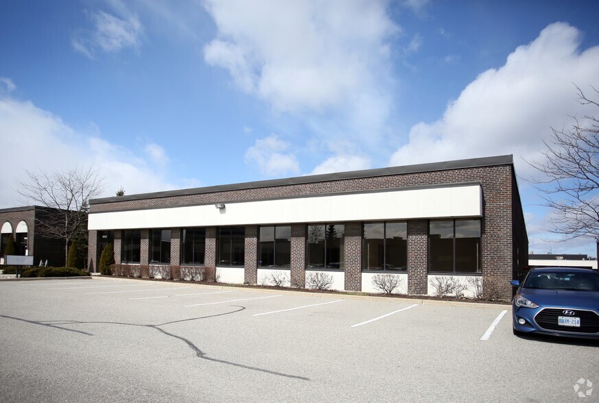 6354 Viscount Rd, Mississauga, ON à louer - Photo de l’immeuble – Image 1 sur 5
