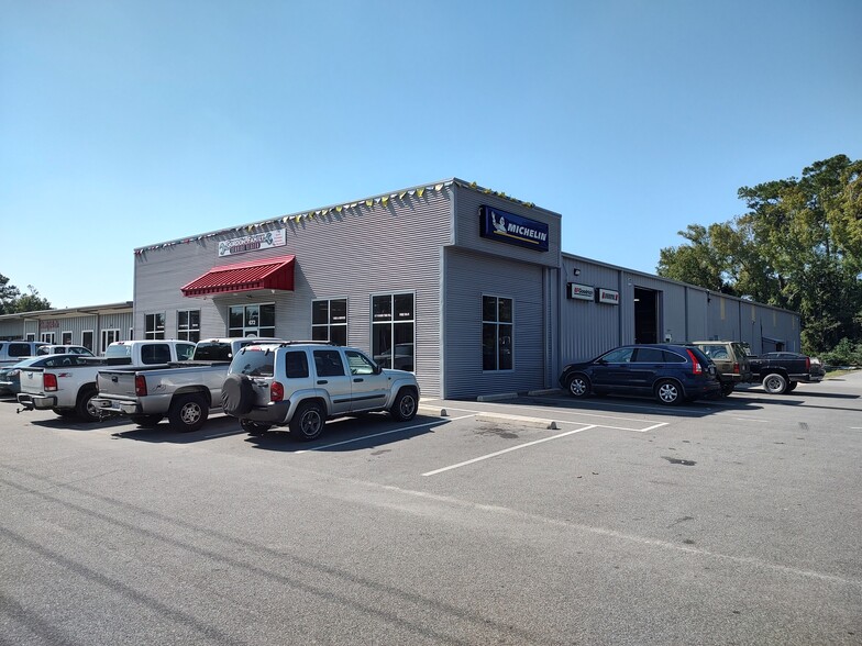 688 Hwy 70 Otway, Beaufort, NC à louer - Photo principale – Image 1 sur 11