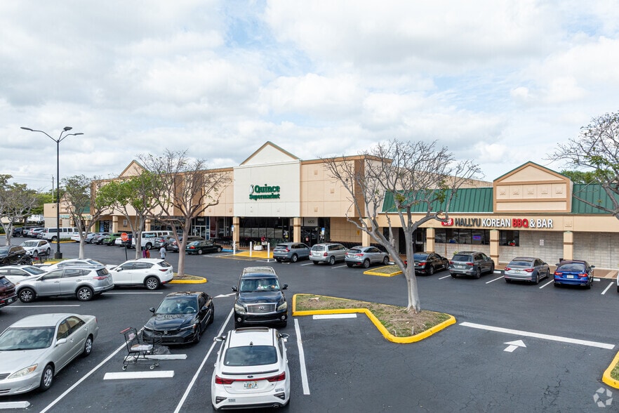 6702-6900 N University Dr, Tamarac, FL à louer - Photo principale – Image 1 sur 38