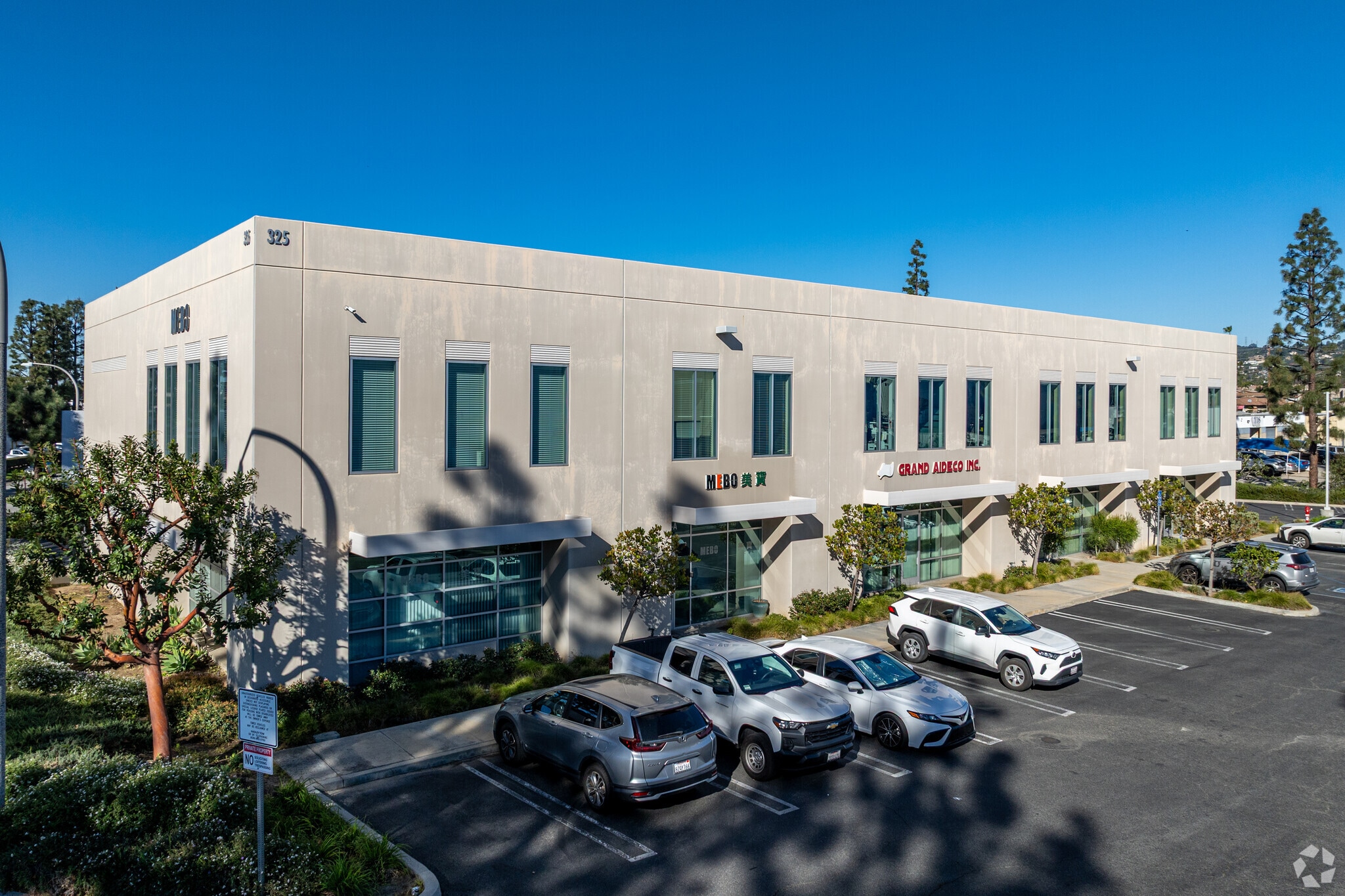 325 N Puente St, Brea, CA à louer Photo principale– Image 1 sur 7