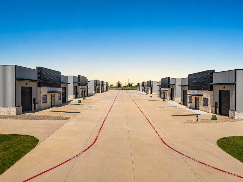 4620 US 377 Hwy, Aubrey, TX à louer - Photo de l’immeuble – Image 1 sur 31