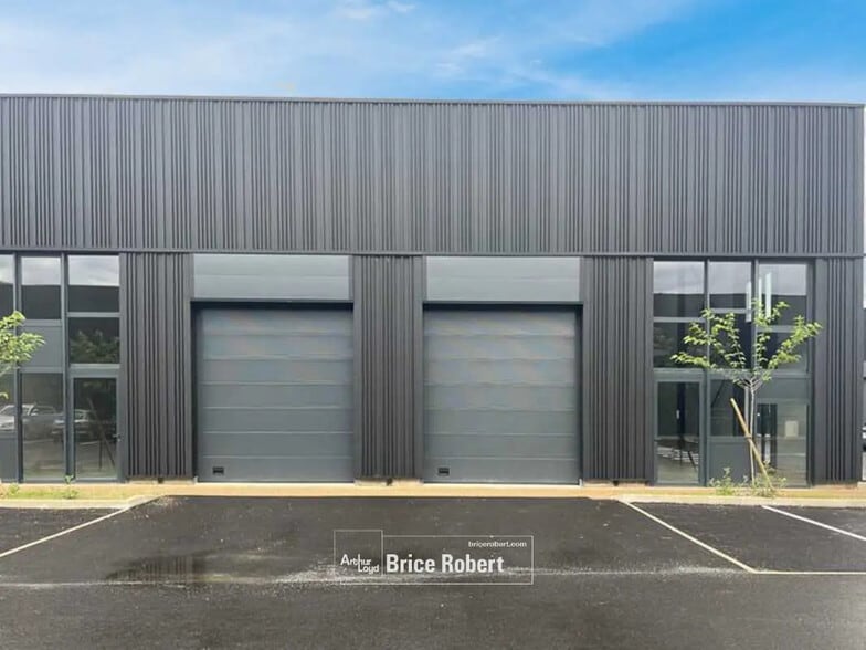 Local d’activités dans Trévoux à louer - Photo de l’immeuble – Image 2 sur 5