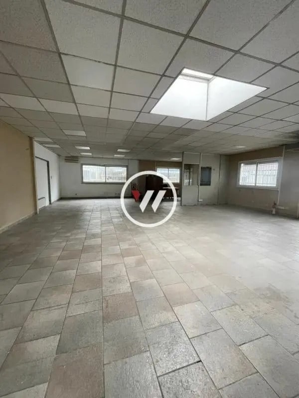 Plus de détails pour Local commercial à louer