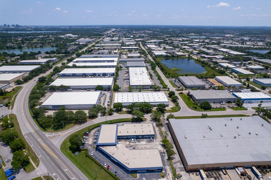 4629 36th St, Orlando, FL à louer - Photo de l’immeuble – Image 2 sur 7