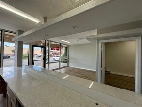 1707-1711 E Valley Pky, Escondido, CA à louer Photo intérieure– Image 1 sur 2