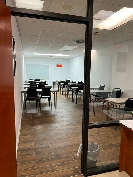 7200-7216 NW 72nd Ave, Miami, FL à louer - Photo de l’immeuble – Image 2 sur 8