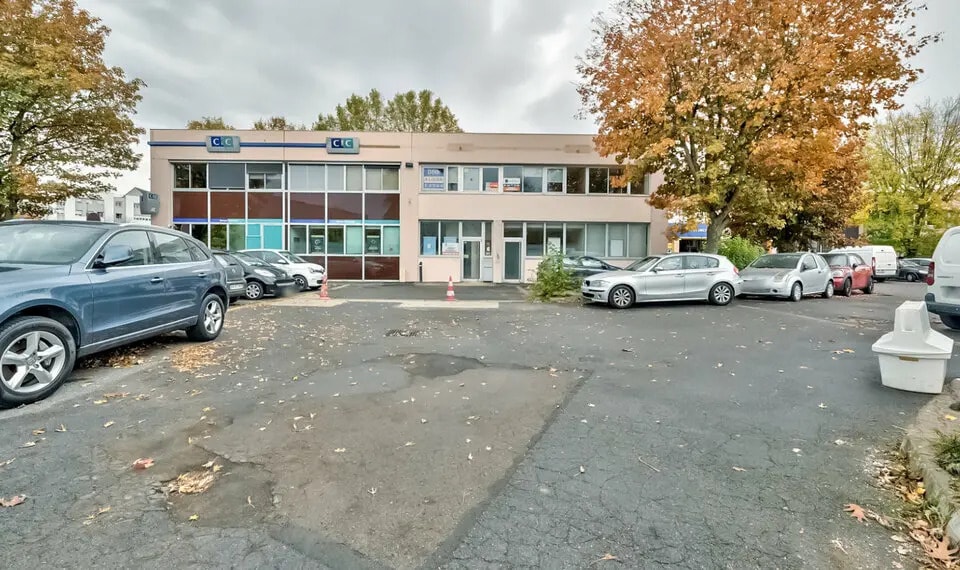 Local d’activités dans Torcy à louer - Photo de l’immeuble – Image 2 sur 5