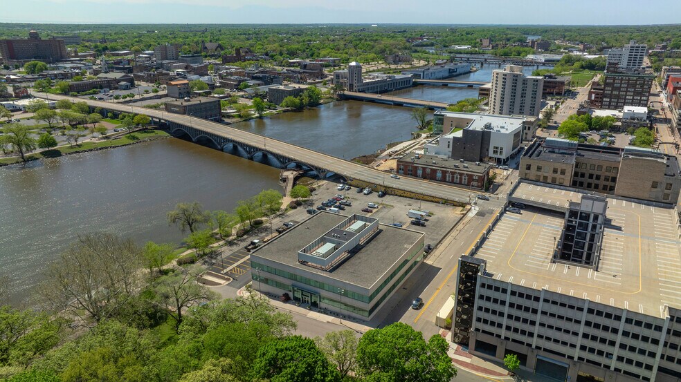 100 Park Ave, Rockford, IL à louer - Photo de l’immeuble – Image 2 sur 9