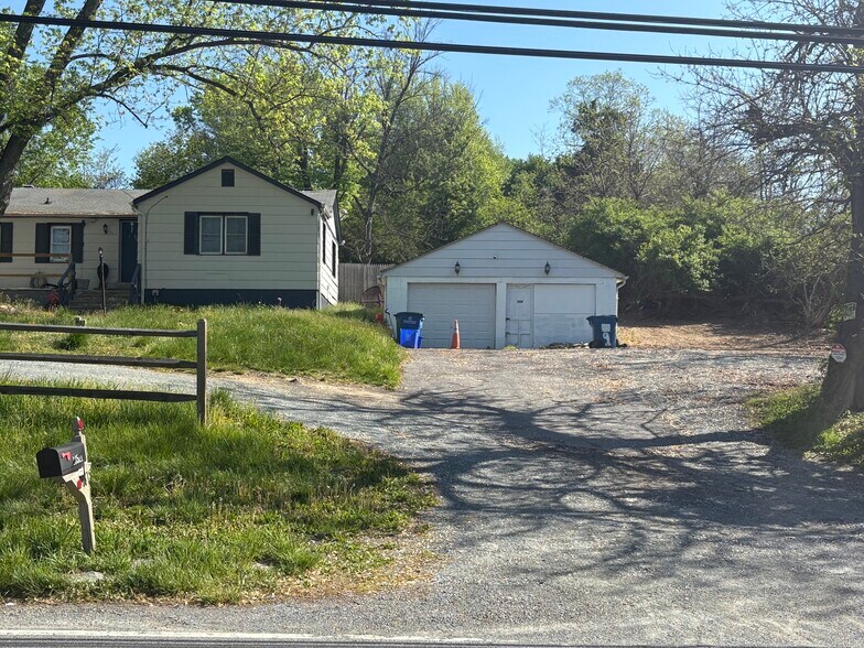23521 Frederick Rd, Clarksburg, MD à louer - Photo de l’immeuble – Image 3 sur 9