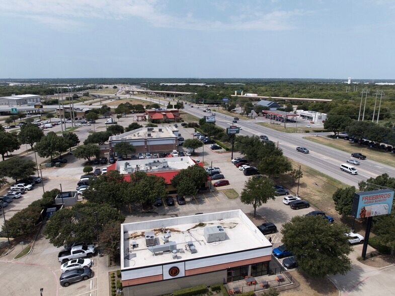 1505 William D Tate Ave, Grapevine, TX à vendre - Photo de l’immeuble – Image 2 sur 4