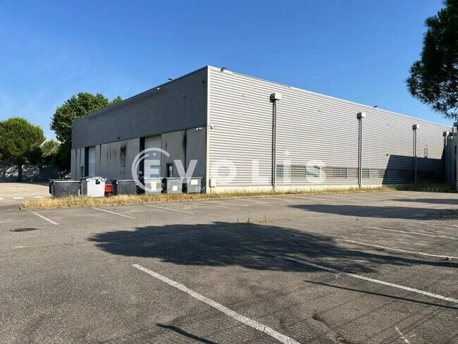 Plus de détails pour Local d’activités à vendre
