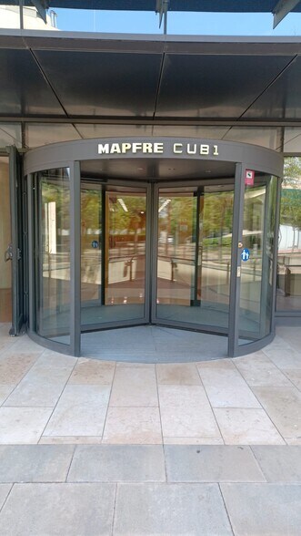 Camí de Can Fatjó dels Aurons, 3, Sant Cugat del Vallès, Barcelona à louer - Photo de l’immeuble – Image 2 sur 25