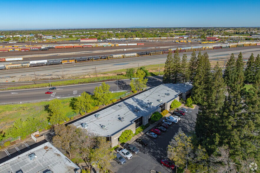 660 Commerce Dr, Roseville, CA à louer - Aérien – Image 2 sur 7