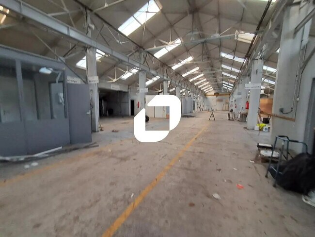 Plus de détails pour Local d'activités à louer