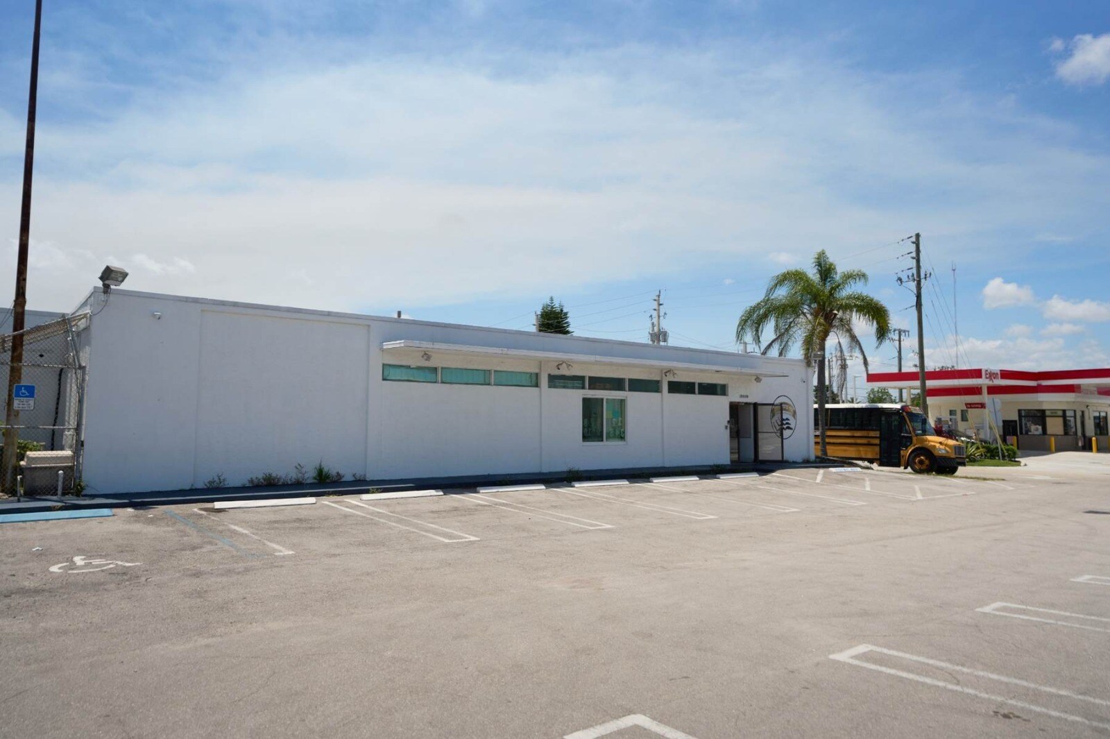 18690 NW 2nd Ave, Miami, FL à louer Photo de l’immeuble– Image 1 sur 33