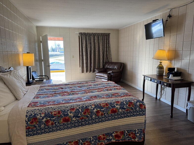 645 W Lafayette St, Rushville, IL à vendre - Photo de l’immeuble – Image 3 sur 8