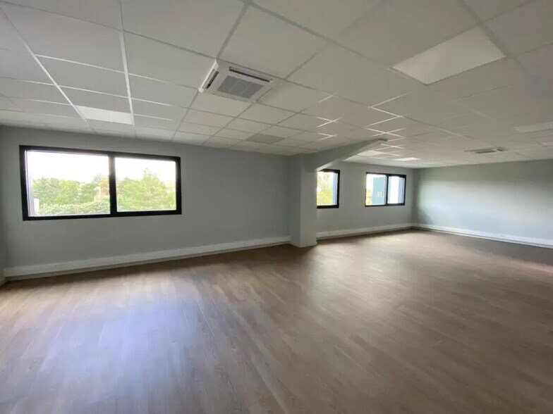 Local d'activités dans La Tour-de-Salvagny à vendre - Photo intérieure – Image 3 sur 6