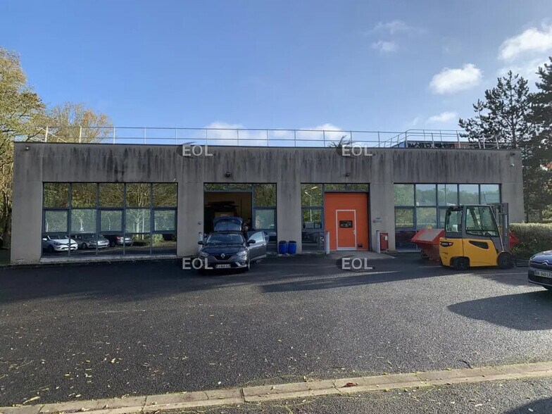 Local d’activités dans Villebon-sur-Yvette à louer - Photo de l’immeuble – Image 3 sur 11