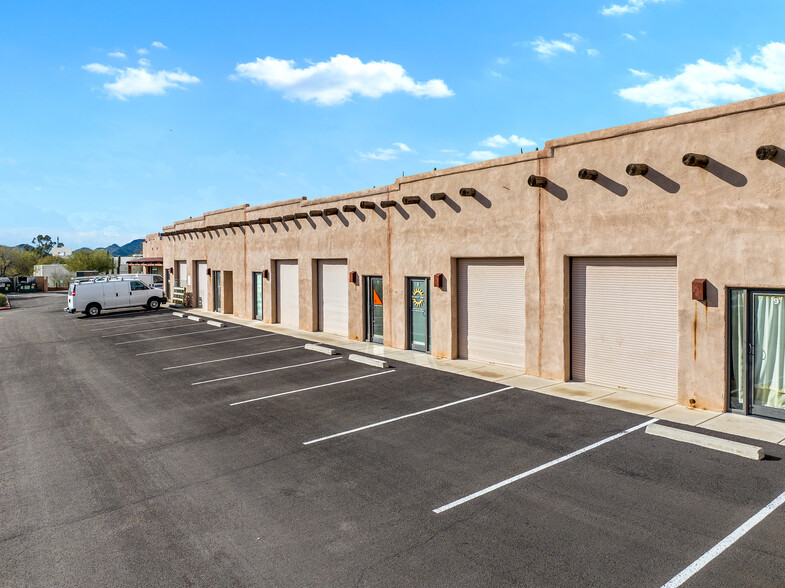 6552 E Cave Creek Rd, Cave Creek, AZ à louer - Photo de l’immeuble – Image 2 sur 4