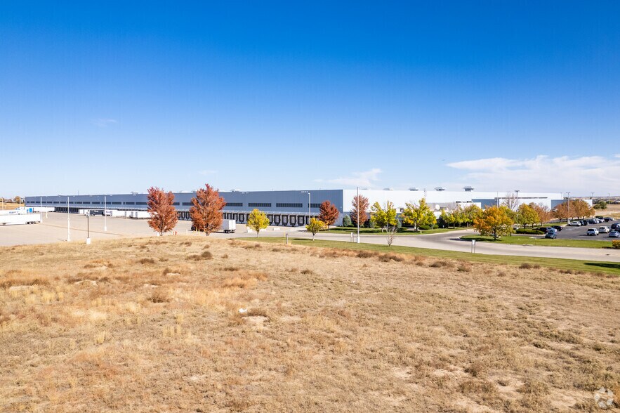 18875 E Bromley Ln, Brighton, CO à louer - Photo de l’immeuble – Image 3 sur 10
