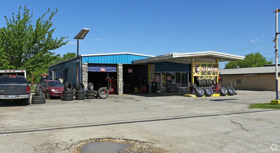 1702 S Interstate 35, San Marcos, TX à vendre - Photo principale – Image 1 sur 3