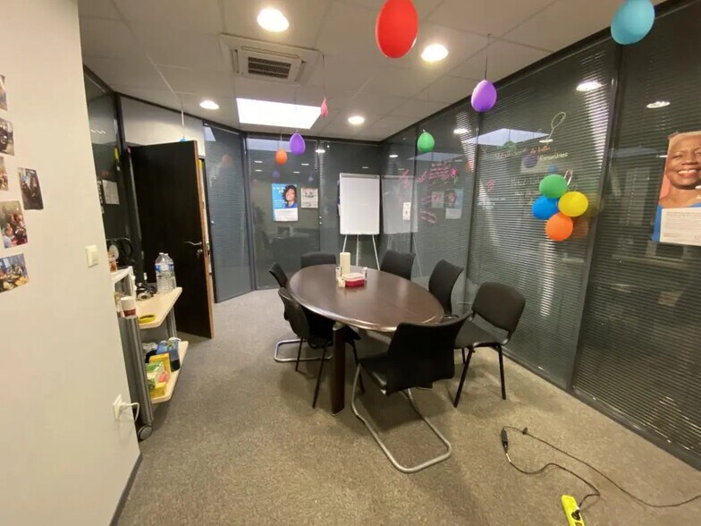 Bureau dans Le Coudray à louer - Photo de l’immeuble – Image 1 sur 21