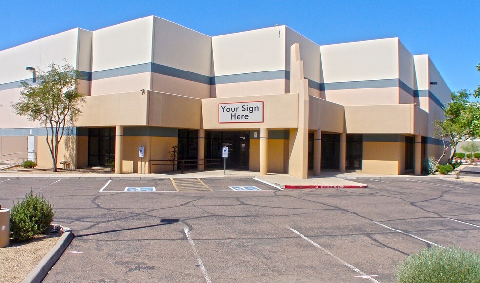 3906 E Broadway Rd, Phoenix, AZ à louer - Photo de l’immeuble – Image 1 sur 2