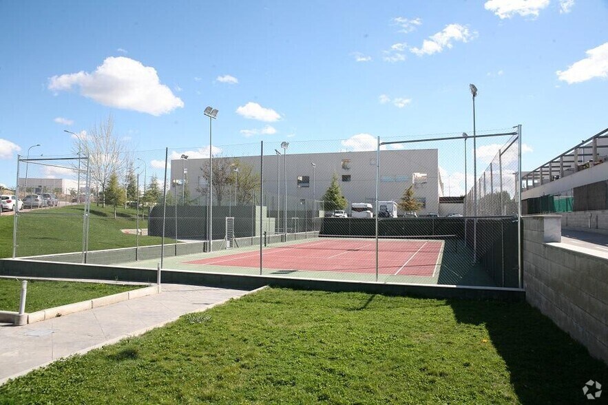 Bureau dans Loeches, Madrid à vendre - Photo de l’immeuble – Image 3 sur 4