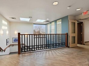 5233 49 Ave, Red Deer, AB à vendre Photo intérieure– Image 1 sur 5