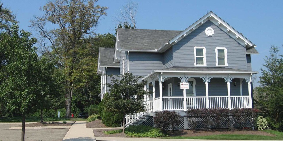 481 Cleveland Massillon Rd, Akron, OH à vendre - Photo principale – Image 1 sur 11