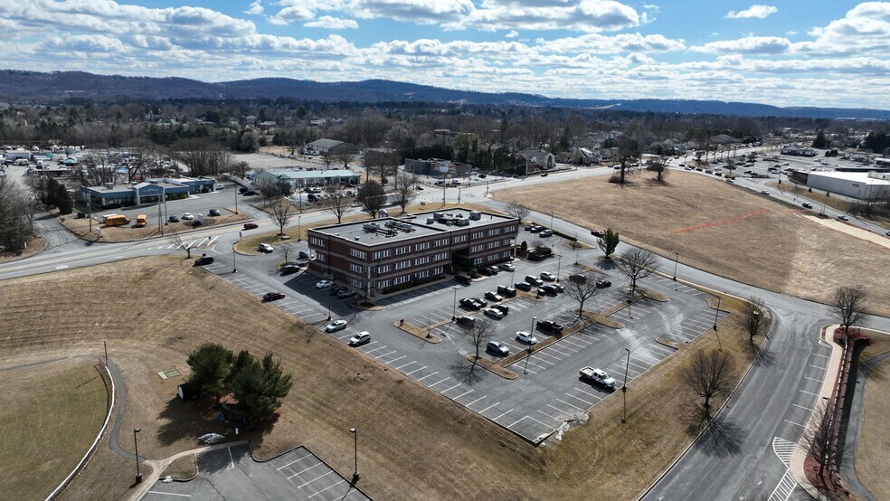 2925 William Penn Hwy, Easton, PA à louer - Photo de l’immeuble – Image 2 sur 51