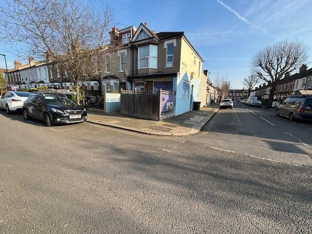 84 Westfield Rd, Londres à vendre - Photo de l’immeuble – Image 2 sur 12