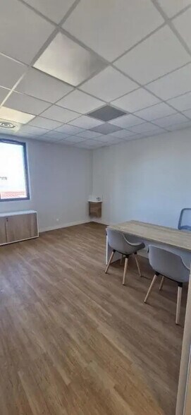 Bureau dans Bruges à louer - Photo de l’immeuble – Image 2 sur 3